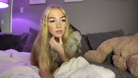 Snapshot of badgrljade chatting on 6, 11, 2025 Jade online show from 6, 11, 2025