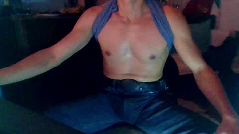 Snapshot of badhombremx chatting on 4, 2, 2025 Mexican livin Off the Wall online show from 4, 2, 2025