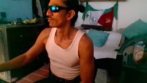 Snapshot of badhombremx chatting on 4, 2, 2025 Mexican livin Off the Wall online show from 4, 2, 2025