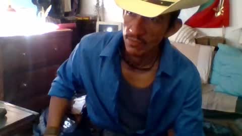 Snapshot of badhombremx chatting on 27, 2, 2025 Mexican livin Off the Wall online show from 27, 2, 2025