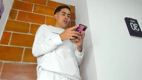 Snapshot of badjuanhot chatting on 25, 12, 2024 Juan Help us reach 100 likes online show from 25, 12, 2024