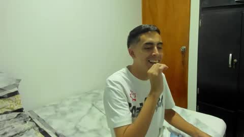 Snapshot of badjuanhot chatting on 10, 9, 2025 Juan Help us reach 100 likes online show from 10, 9, 2025