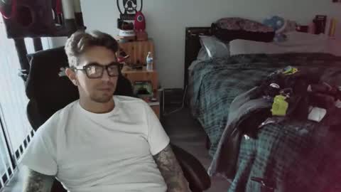 Couple of Bad Rabbits online show from 1, 6, 2026