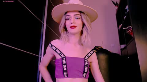 Snapshot of barbara_6_6_6 chatting on 17, 12, 2024 Barbara Blossom online show from 17, 12, 2024