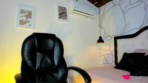 Snapshot of barbara_portman chatting on 19, 10, 2025 Barbara online show from 19, 10, 2025
