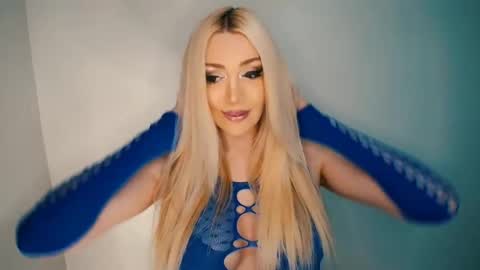 Snapshot of barbi_bentley chatting on 19, 10, 2025 Barbi Bentley online show from 19, 10, 2025