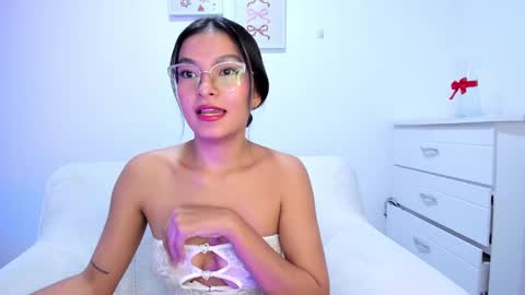  independet model online show from 9, 3, 2025