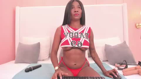 Nicolle  online show from 19, 7, 2026