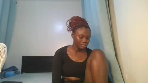 Snapshot of barbie_queen2 chatting on 16, 12, 2025 queen online show from 16, 12, 2025