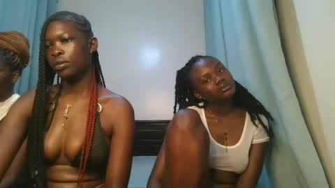 Snapshot of barbie_queen2 chatting on 12, 1, 2026 queen online show from 12, 1, 2026