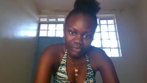 Snapshot of barbie_queen2 chatting on 7, 6, 2026 queen online show from 7, 6, 2026