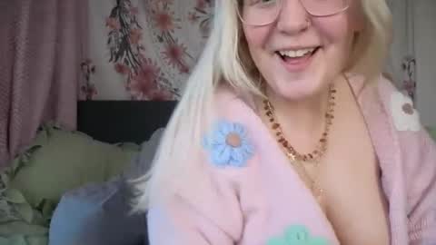 Snapshot of barbiegirl966 chatting on 11, 11, 2025 barbiegirl966 online show from 11, 11, 2025