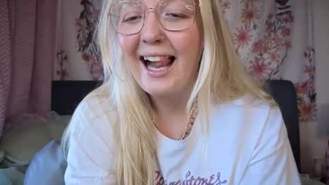 Snapshot of barbiegirl966 chatting on 13, 11, 2025 barbiegirl966 online show from 13, 11, 2025