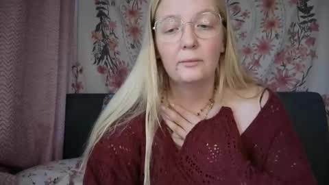 Snapshot of barbiegirl966 chatting on 25, 11, 2025 barbiegirl966 online show from 25, 11, 2025