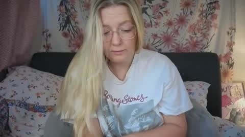 Snapshot of barbiegirl966 chatting on 11, 1, 2026 barbiegirl966 online show from 11, 1, 2026