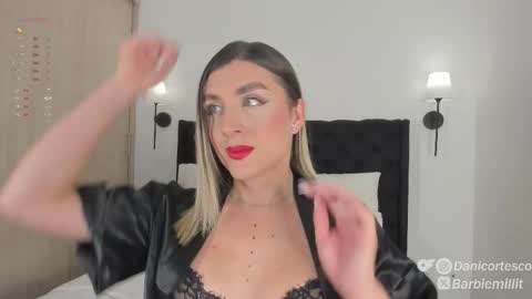 Snapshot of barbiemillit chatting on 23, 11, 2025 barbiemillit online show from 23, 11, 2025