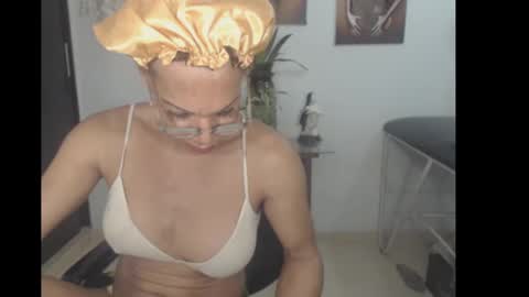 Snapshot of bardotbigcocktsx chatting on 2, 2, 2025 bardotbigcocktsx online show from 2, 2, 2025