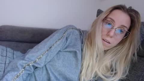 Snapshot of barelylegalblondy chatting on 20, 4, 2026 Lena online show from 20, 4, 2026