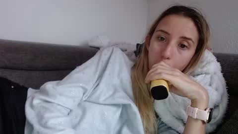 Snapshot of barelylegalblondy chatting on 6, 5, 2026 Lena online show from 6, 5, 2026