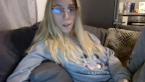 Snapshot of barelylegalblondy chatting on 13, 5, 2026 Lena online show from 13, 5, 2026