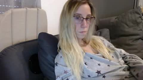 Snapshot of barelylegalblondy chatting on 19, 5, 2026 Lena online show from 19, 5, 2026