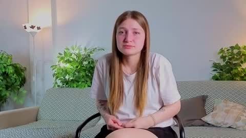 Snapshot of barrieyounkers chatting on 27, 11, 2025 Elise online show from 27, 11, 2025