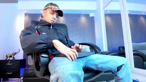 Snapshot of basthiianxxx chatting on 18, 12, 2025 Basthiian online show from 18, 12, 2025