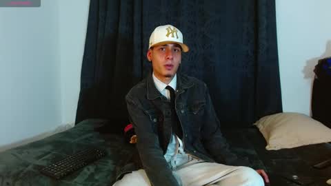 Snapshot of bastiaan_28 chatting on 28, 11, 2025 Bastian online show from 28, 11, 2025