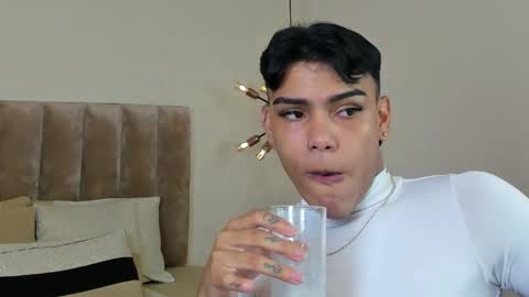 Snapshot of bastian_carter chatting on 13, 11, 2025 Bastian online show from 13, 11, 2025