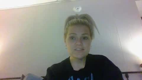 Snapshot of bayybaee21 chatting on 18, 11, 2025 Baylee online show from 18, 11, 2025