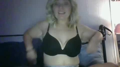 Snapshot of bayybaee21 chatting on 30, 11, 2025 Baylee online show from 30, 11, 2025