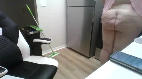 Snapshot of bbwliger95 chatting on 9, 3, 2025 BBWLiger95 online show from 9, 3, 2025