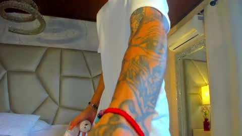 Snapshot of be_curiouss_ chatting on 9, 6, 2026 Helena Evan online show from 9, 6, 2026
