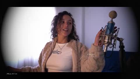 Snapshot of be_lov chatting on 20, 10, 2025 Call me Bells Next Stream on Wednesday Feb 26 online show from 20, 10, 2025