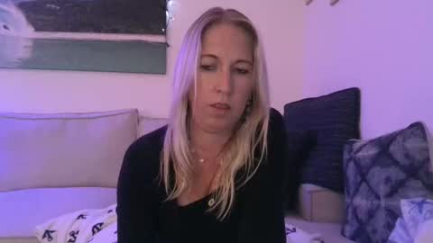 Snapshot of beach_bunny69 chatting on 7, 1, 2025 Emma online show from 7, 1, 2025