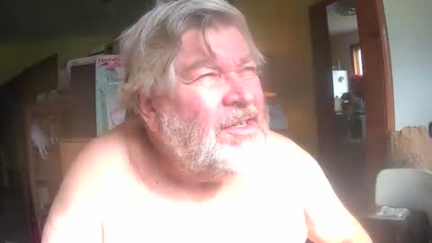 Snapshot of bear8620 chatting on 30, 4, 2026 bear online show from 30, 4, 2026