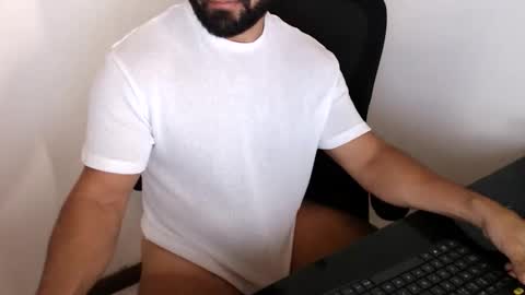 Snapshot of beard_top_guy chatting on 18, 11, 2025 Beard Guy online show from 18, 11, 2025