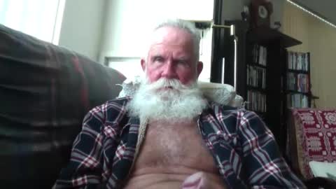 Snapshot of beardbushy chatting on 4, 10, 2025 beardbushy online show from 4, 10, 2025