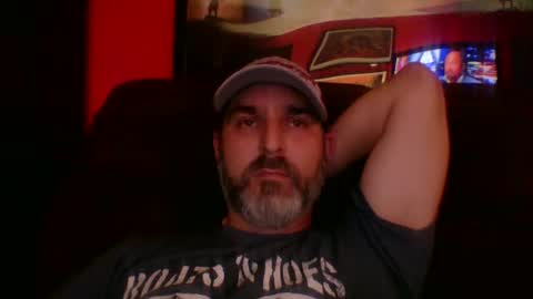 Snapshot of beardedambition chatting on 10, 9, 2025 beardedambition online show from 10, 9, 2025
