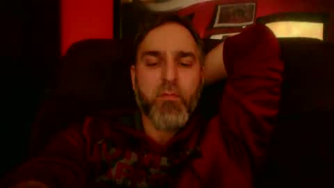 Snapshot of beardedambition chatting on 23, 11, 2025 beardedambition online show from 23, 11, 2025
