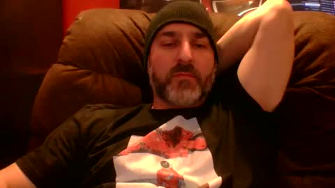 Snapshot of beardedambition chatting on 25, 4, 2026 beardedambition online show from 25, 4, 2026