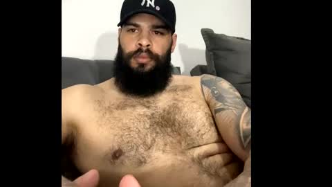 Snapshot of beardmax chatting on 18, 10, 2025 Min online show from 18, 10, 2025