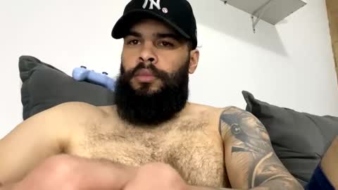 Snapshot of beardmax chatting on 19, 10, 2025 Min online show from 19, 10, 2025