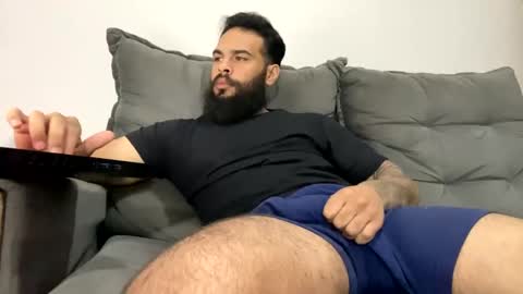 Snapshot of beardmax chatting on 21, 10, 2025 Min online show from 21, 10, 2025