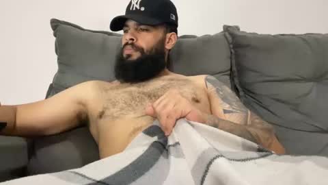 Snapshot of beardmax chatting on 28, 10, 2025 Min online show from 28, 10, 2025