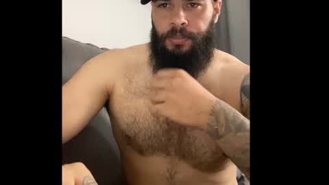 Snapshot of beardmax chatting on 22, 11, 2025 Min online show from 22, 11, 2025