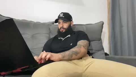 Snapshot of beardmax chatting on 26, 11, 2025 Min online show from 26, 11, 2025