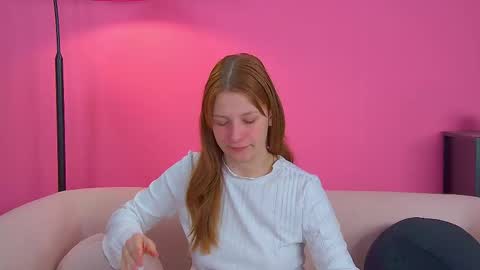 Snapshot of beatricebinoche chatting on 18, 11, 2025 Beatrice online show from 18, 11, 2025