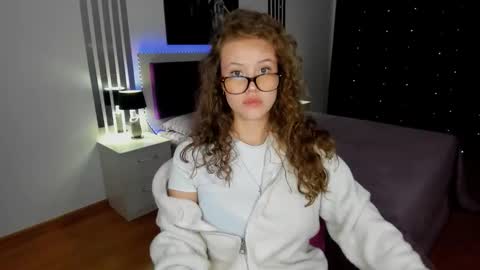 BeatriceWild online show from 12, 10, 2025