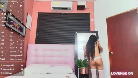Snapshot of beautifulskinny18 chatting on 13, 12, 2024 Shalom online show from 13, 12, 2024
